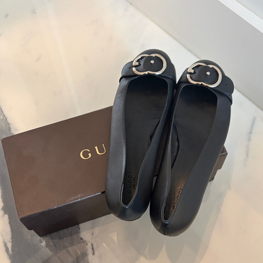Gucci Black Leather Sachalin Buckle Detail Ballet Flats
